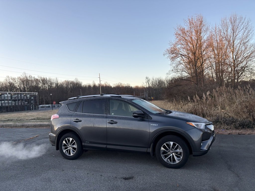 2016 Toyota RAV4 XLE's photo