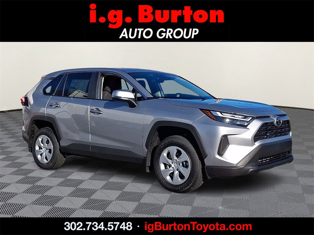 2025 Toyota RAV4 LE's photo