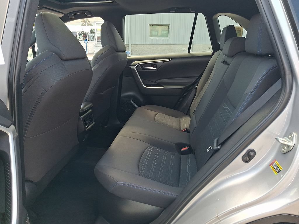 2022 Toyota RAV4 SE - Photo 10