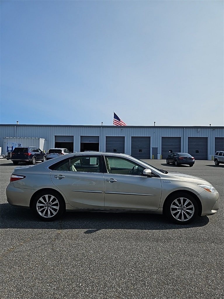 Used 2017 Toyota Camry XLE Hybrid with VIN 4T1BD1FK8HU203388 for sale in Dover, DE