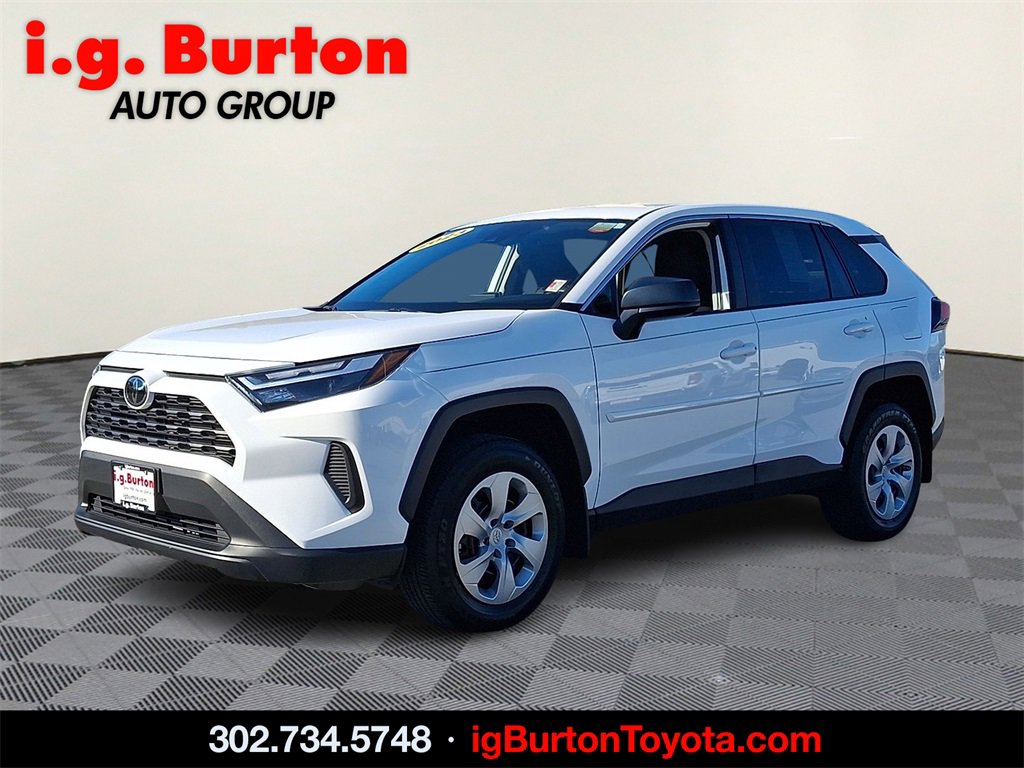 2023 Toyota RAV4 LE photo 3