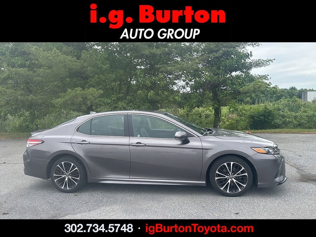 Used 2019 Toyota Camry SE Sedan