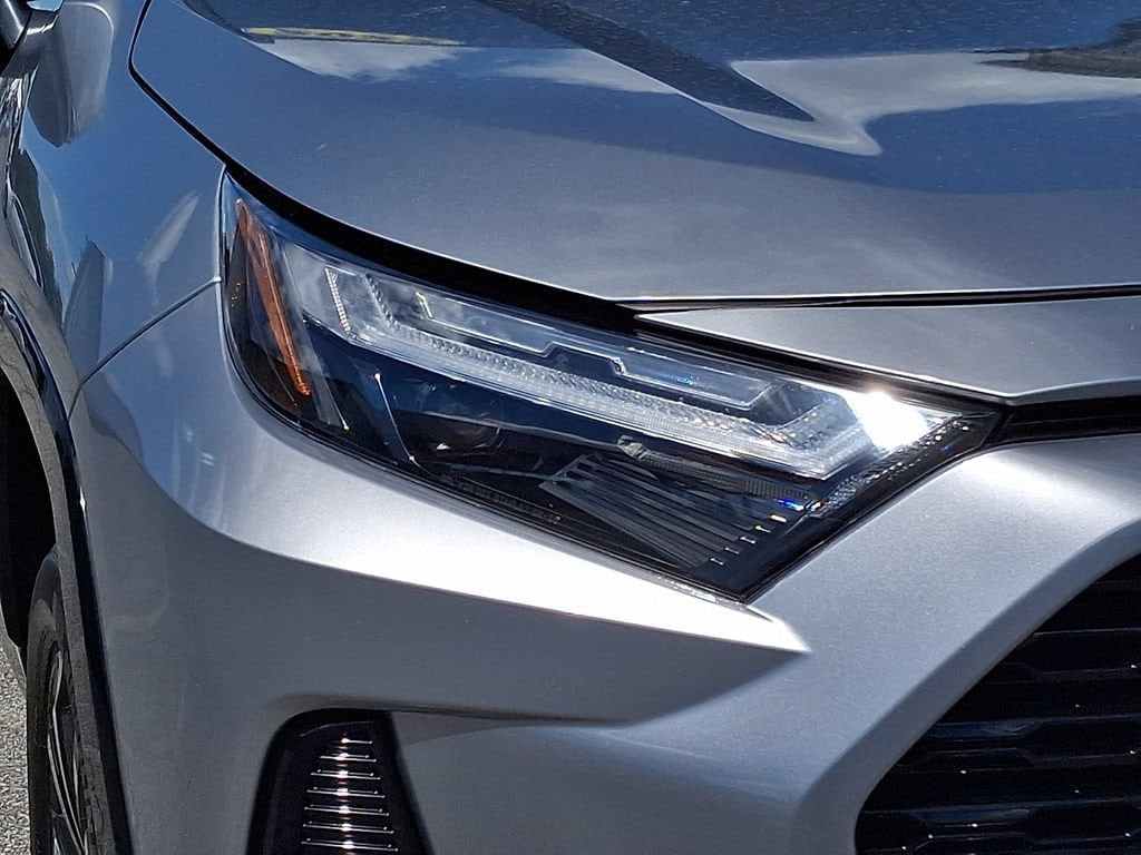2022 Toyota RAV4 SE - Photo 9