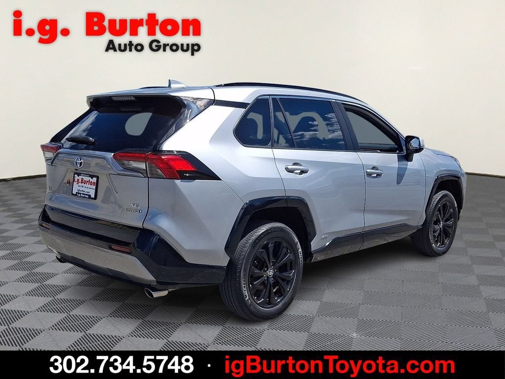 2022 Toyota RAV4 SE - Photo 6