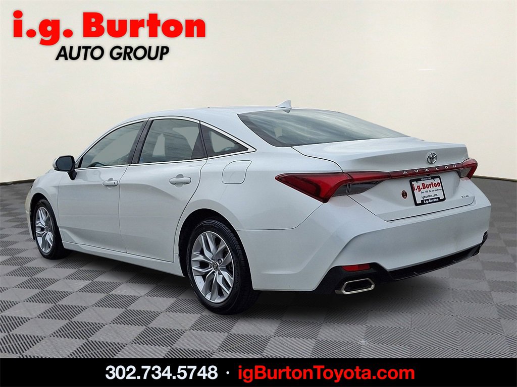 2022 Toyota Avalon XLE photo 2