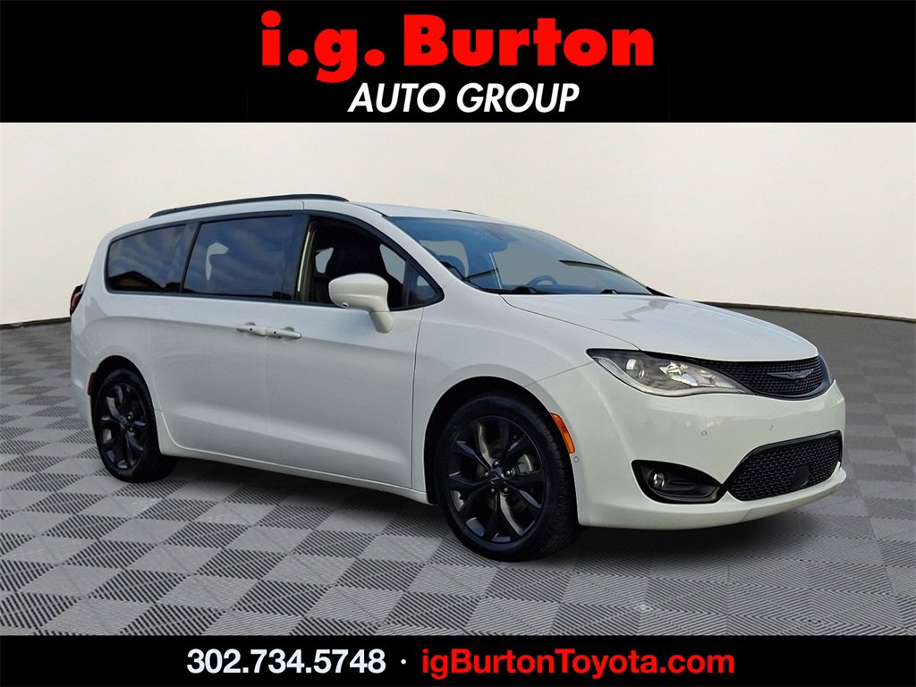 2020 Chrysler Pacifica Touring L's photo