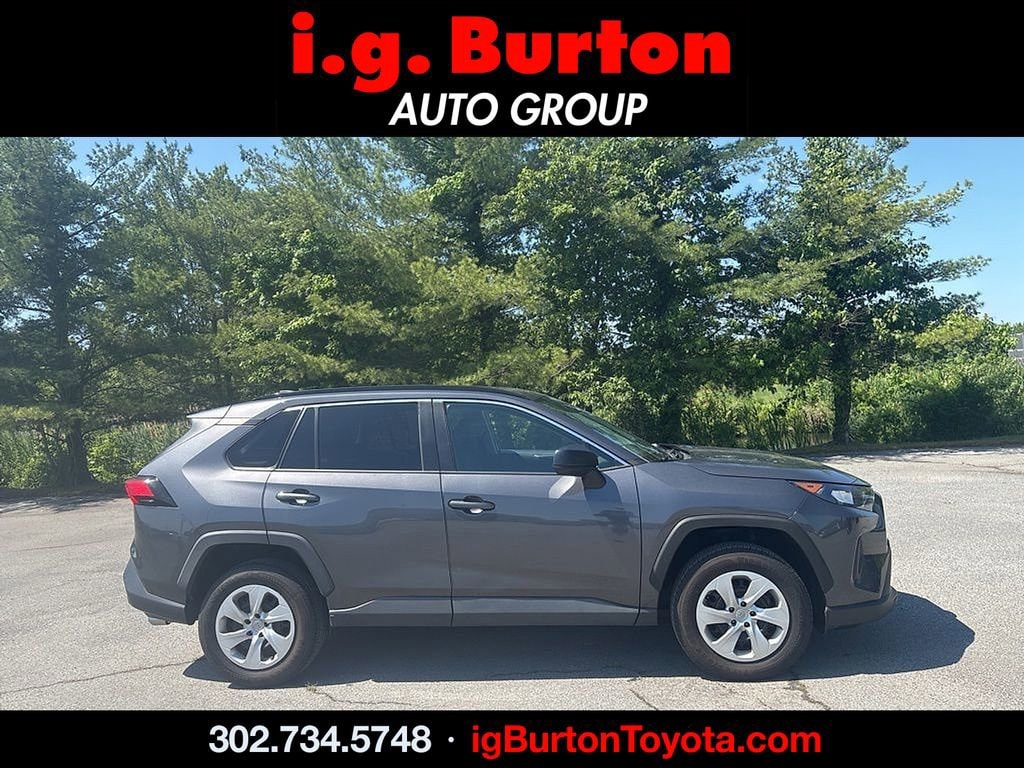 2020 Toyota RAV4 LE AWD's photo