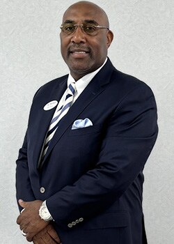 Staff member José Redd from ID_50044298debe