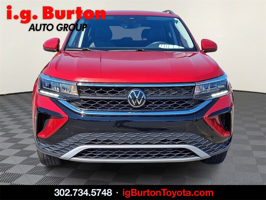 2024 Volkswagen Taos SE photo 2