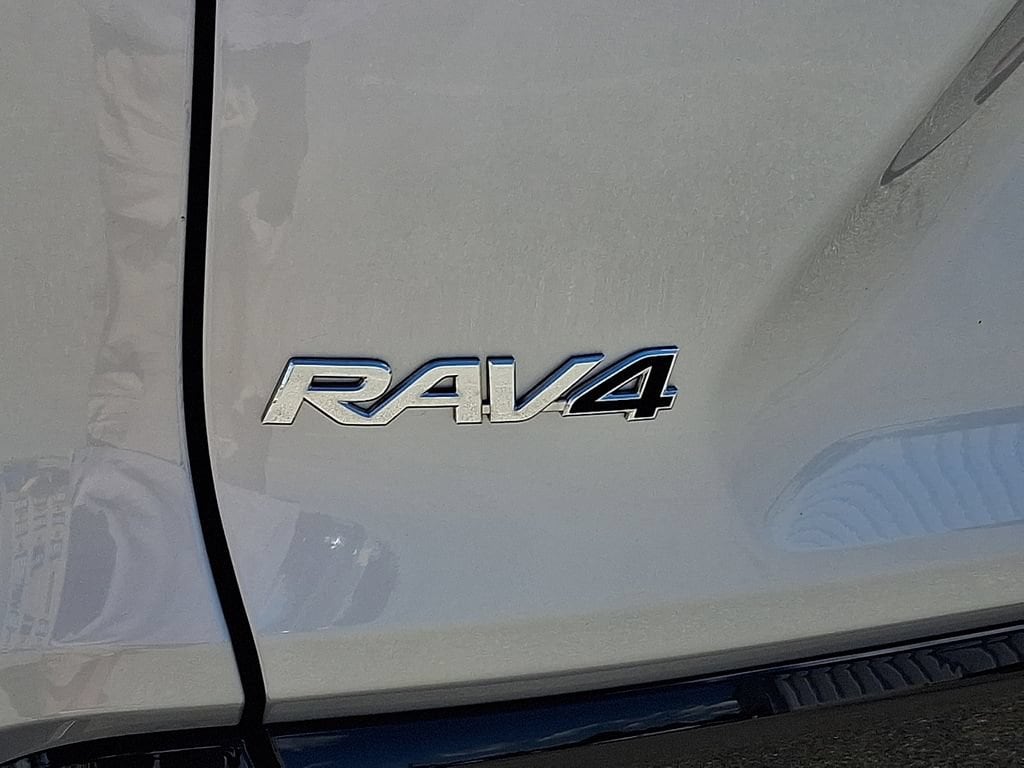 2022 Toyota RAV4 SE - Photo 31