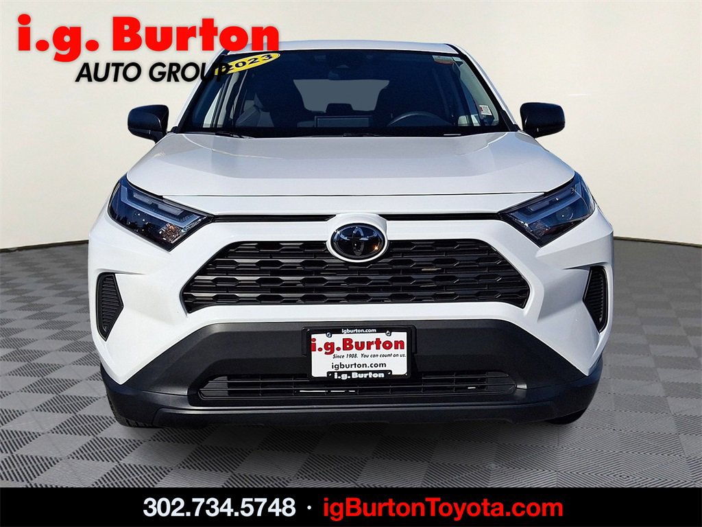 2023 Toyota RAV4 LE photo 2