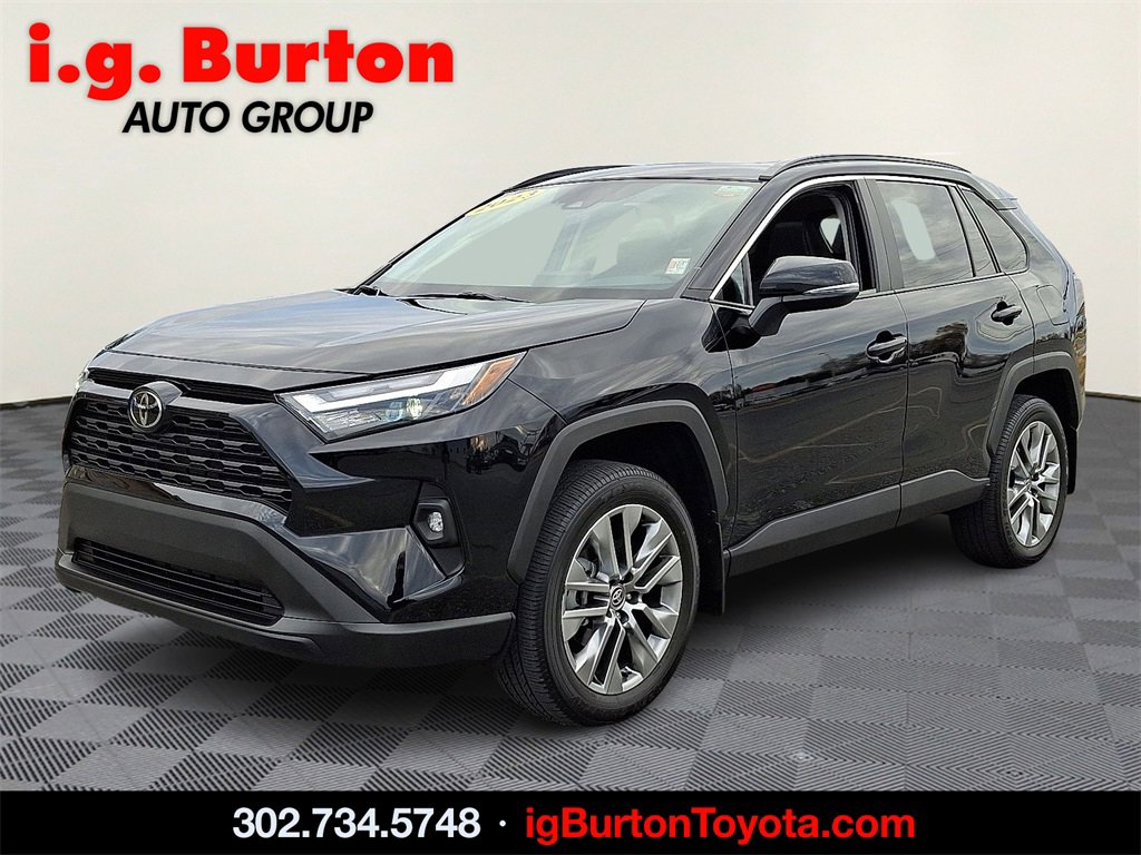 2023 Toyota RAV4 XLE Premium photo 3