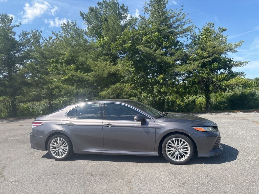 2019 Toyota Camry 2.5 Auto XLE's photo