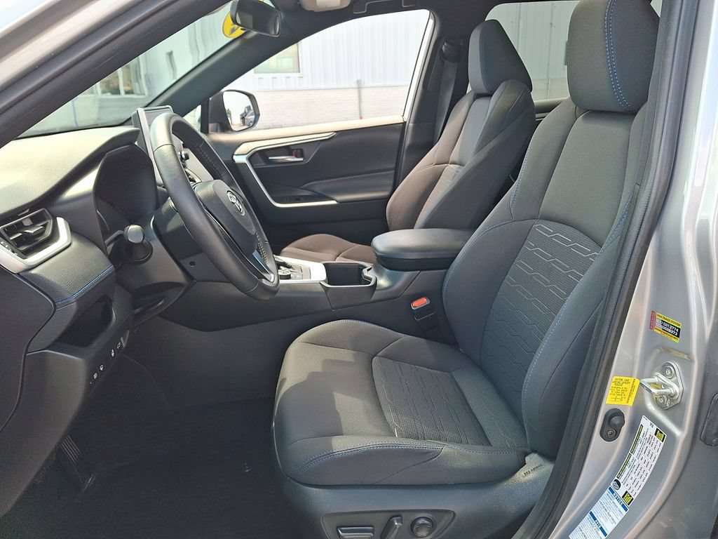 2022 Toyota RAV4 SE - Photo 14