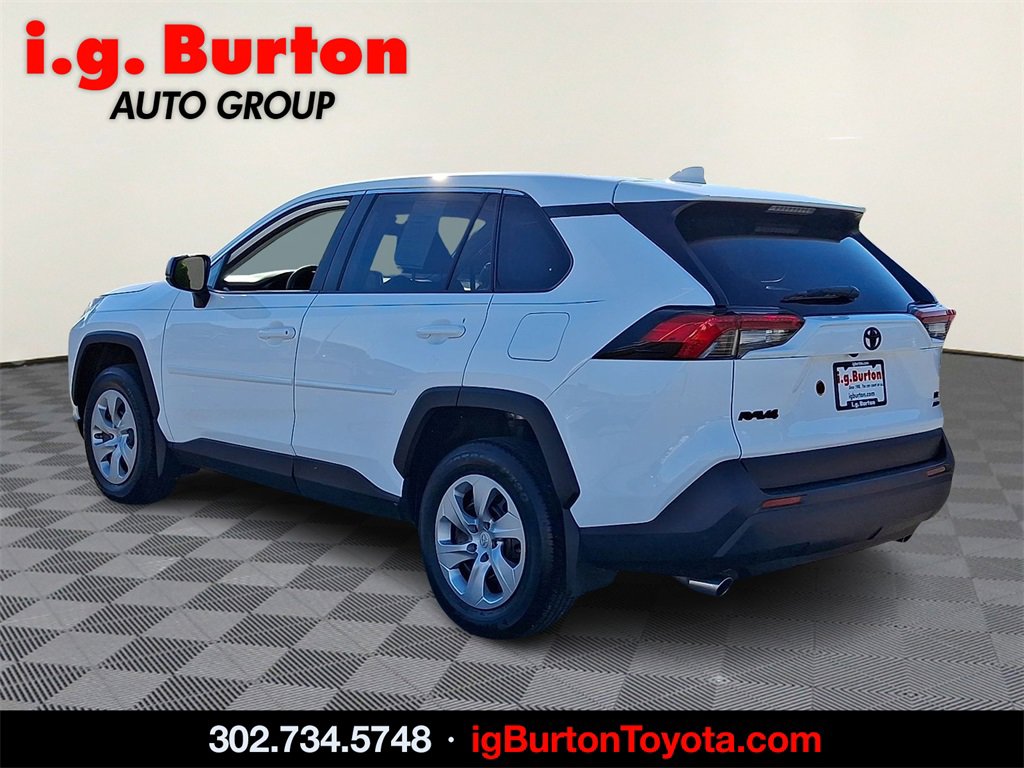 2023 Toyota RAV4 LE photo 4