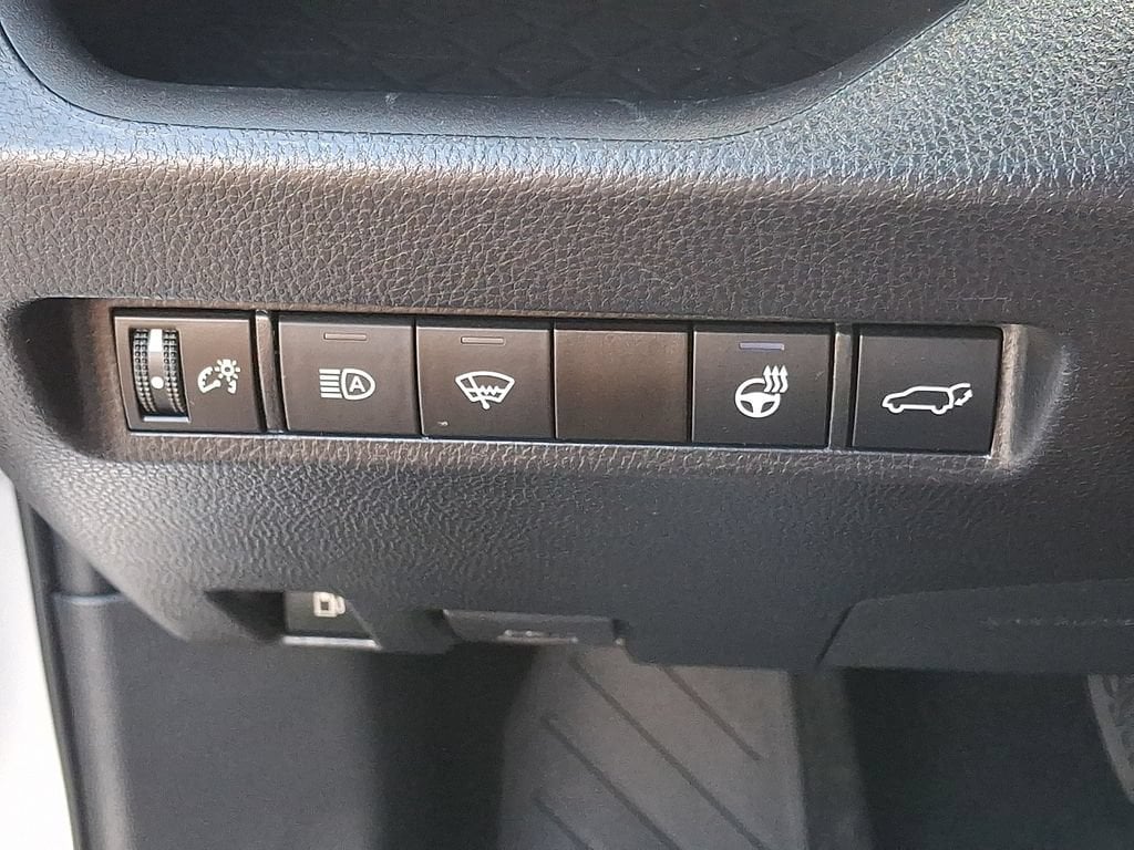 2022 Toyota RAV4 SE - Photo 24