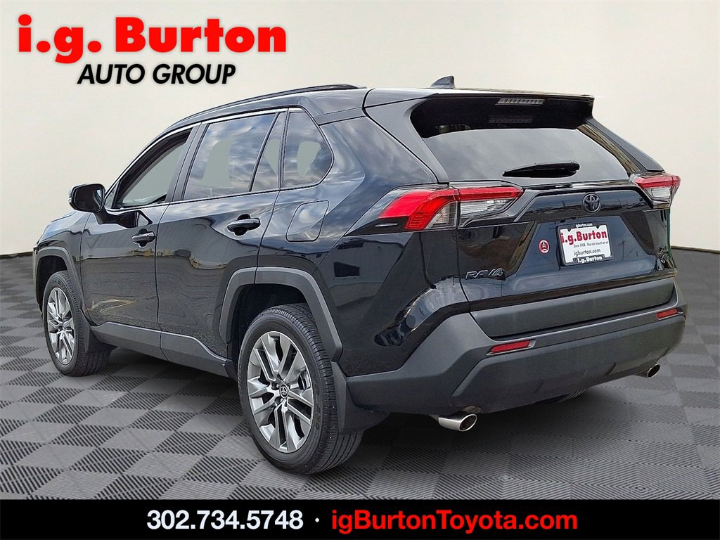2023 Toyota RAV4 XLE Premium photo 4