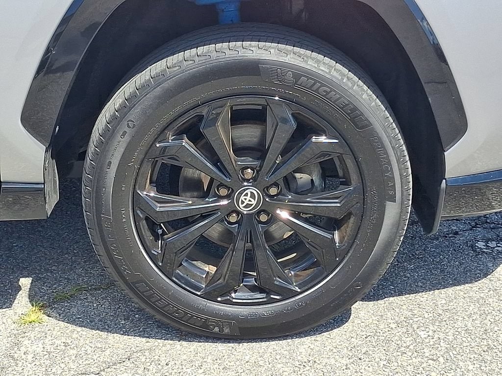 2022 Toyota RAV4 SE - Photo 8