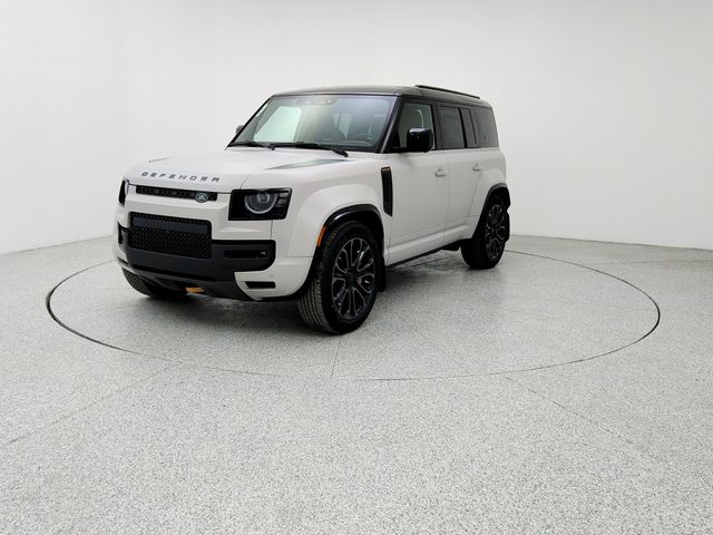 2026 Land Rover Defender 110 OCTA P635's photo