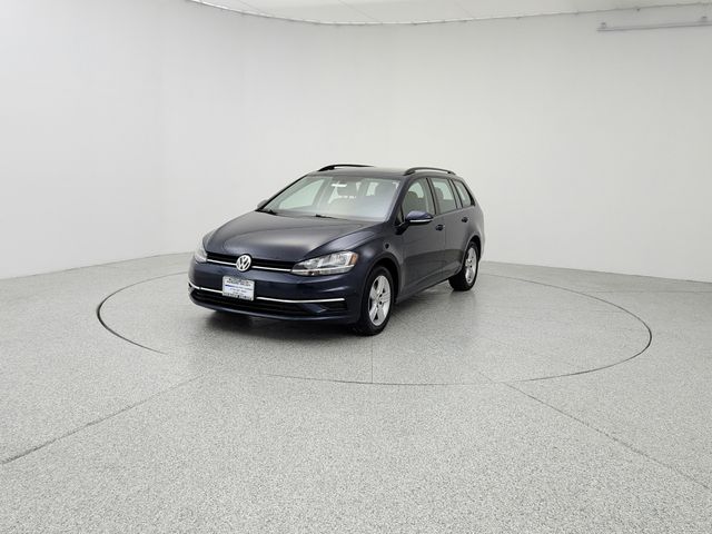 2018 Volkswagen Golf SportWagen SE's photo