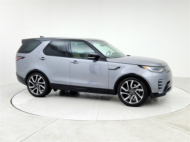 2025 Land Rover Discovery Metropolitan Edition photo 3
