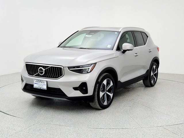 2025 Volvo XC40 B5 Plus Bright Theme AWD