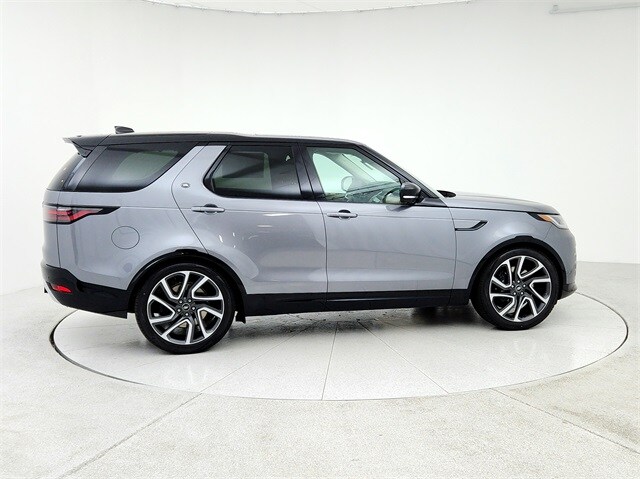 2025 Land Rover Discovery Metropolitan Edition photo 4