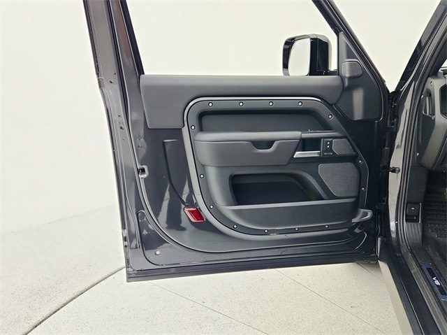 2024 Land Rover Defender 90 Carpathian Edition photo 5