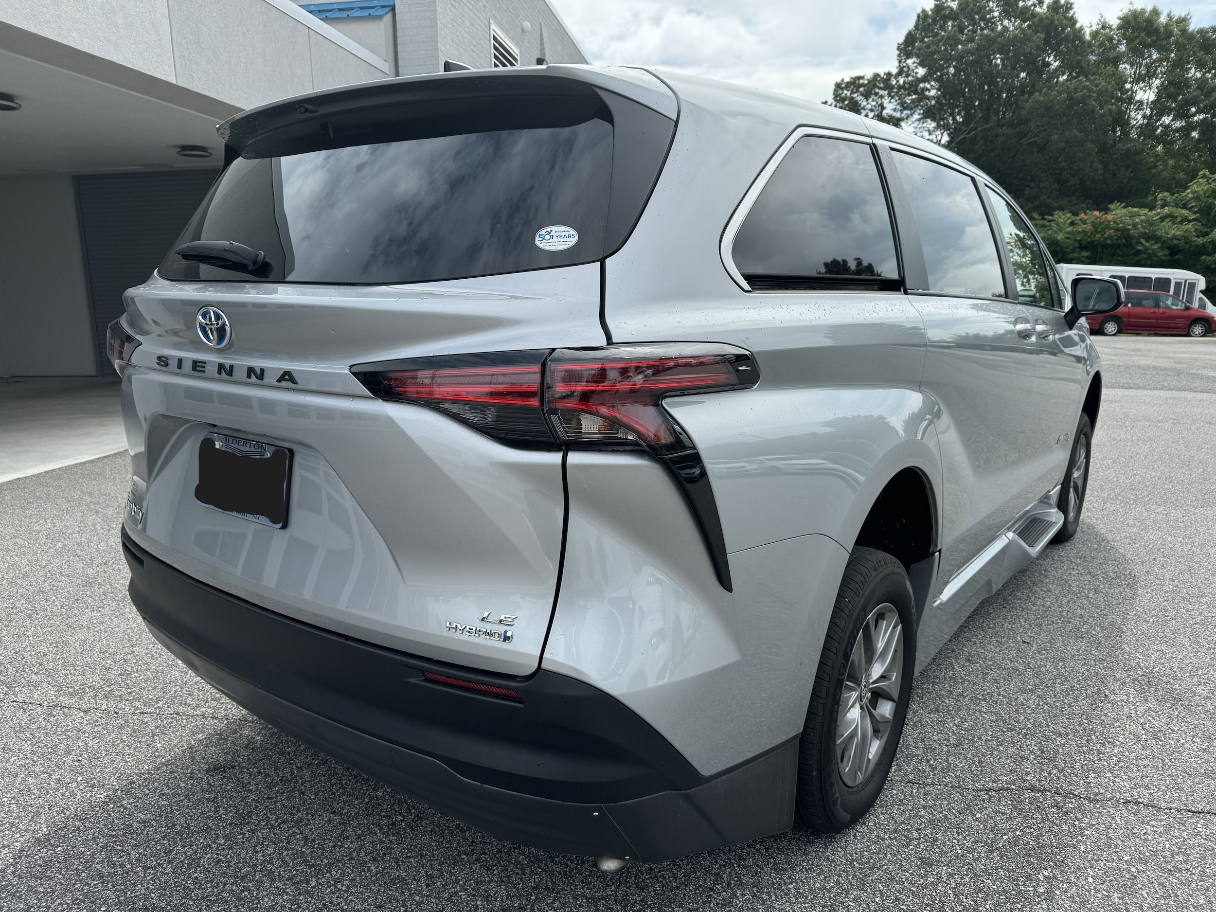 Used 2022 Toyota Sienna LE with VIN 5TDKRKEC8NS132828 for sale in Asheville, NC