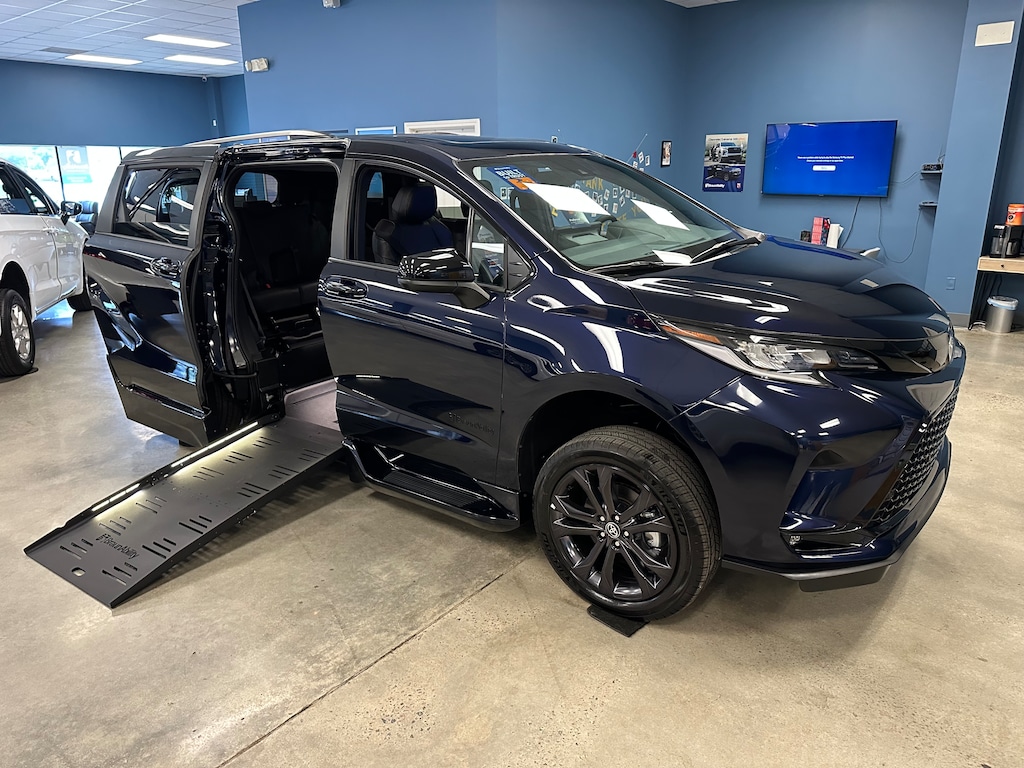 New 2026 Toyota Sienna XSE 7 Passenger Van Passenger Van