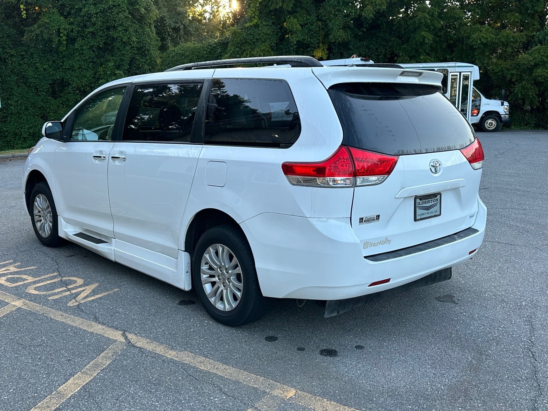 2013 Toyota Sienna XLE - Photo 6