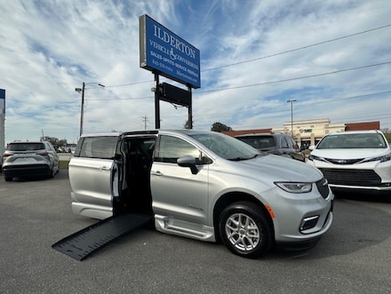 2023 Chrysler Pacifica Touring L Van Passenger Van