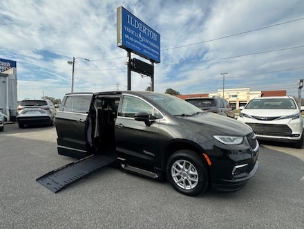 2023 Chrysler Pacifica Touring L Van Passenger Van