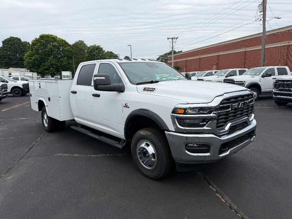 New 2026 Ram 3500 Chassis Cab TRADESMAN CREW 4X4 60' CA Pickup
