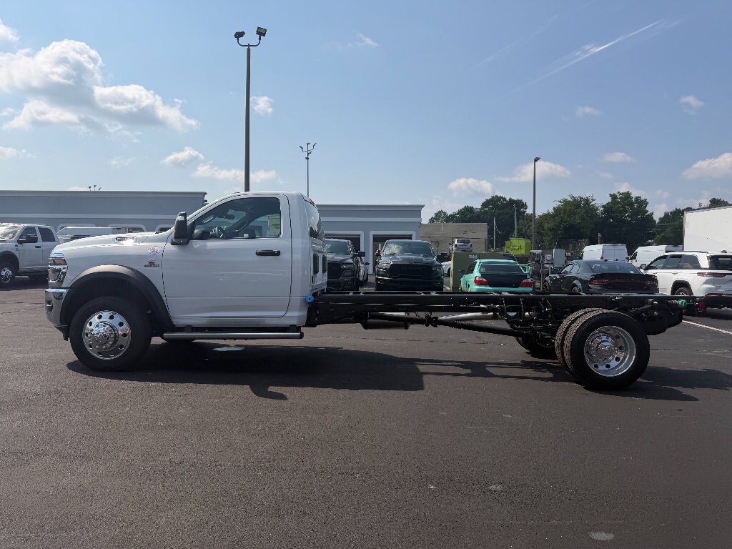 New 2026 Ram 5500 Chassis Cab TRADESMAN REGULAR 4X4 120' CA Pickup