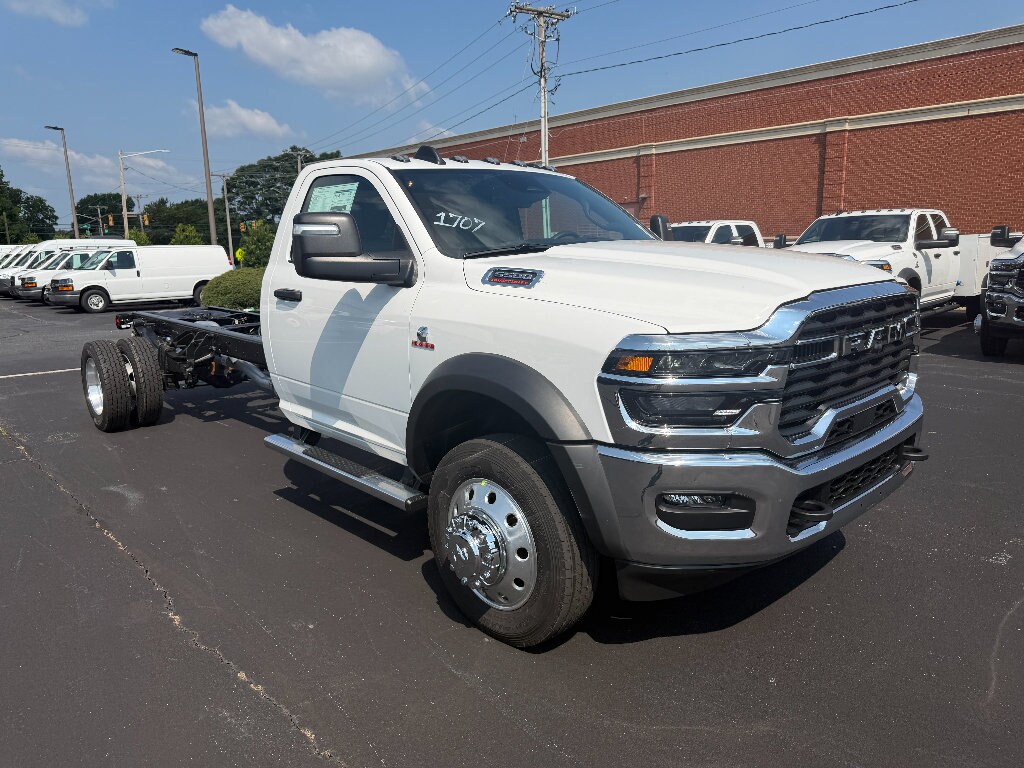 New 2026 Ram 5500 Chassis Cab TRADESMAN REGULAR 4X4 120' CA Pickup