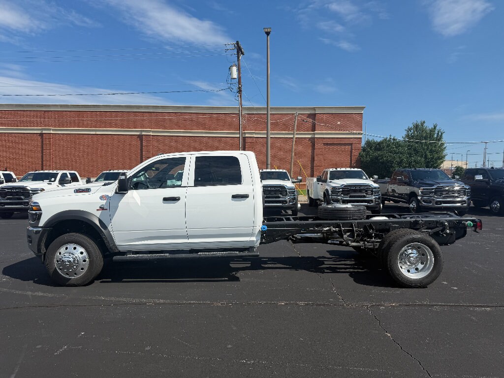 New 2026 Ram 4500 Chassis Cab TRADESMAN CREW 4X4 84' CA Pickup