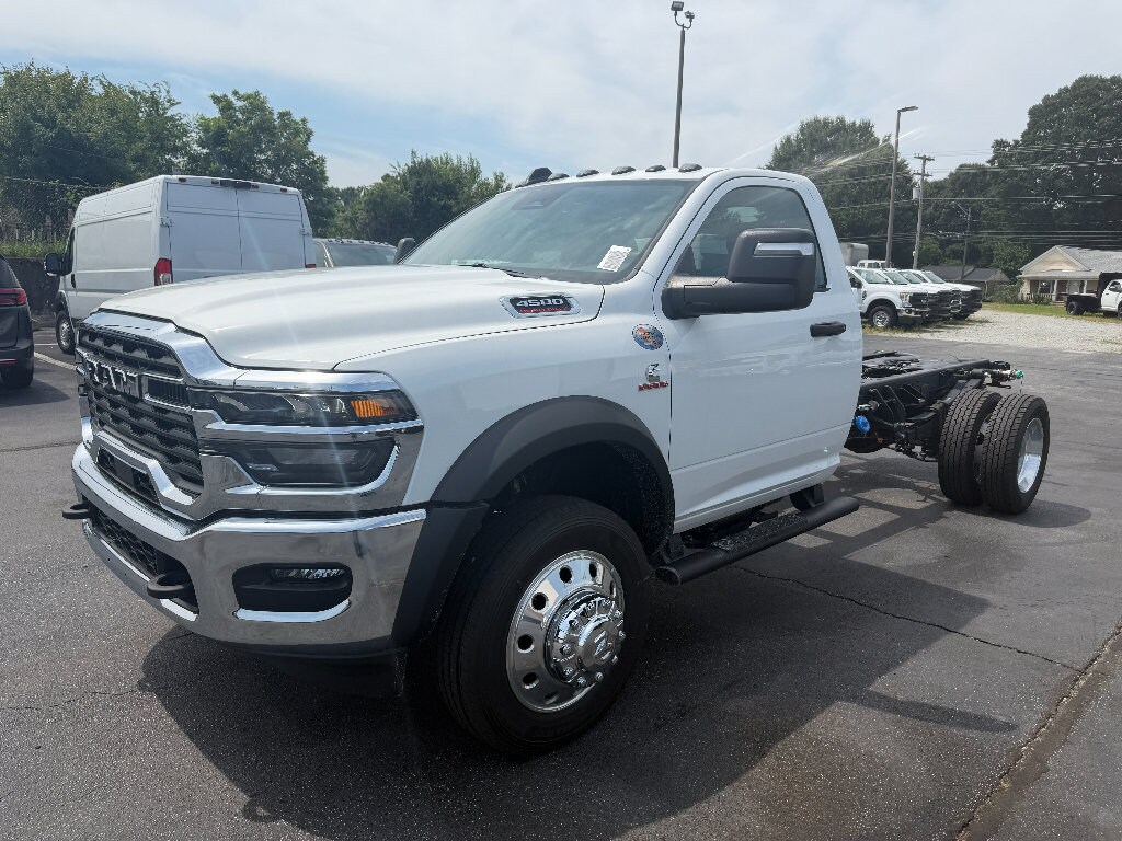 New 2026 Ram 4500 Chassis Cab TRADESMAN REGULAR 4X4 84' CA Pickup