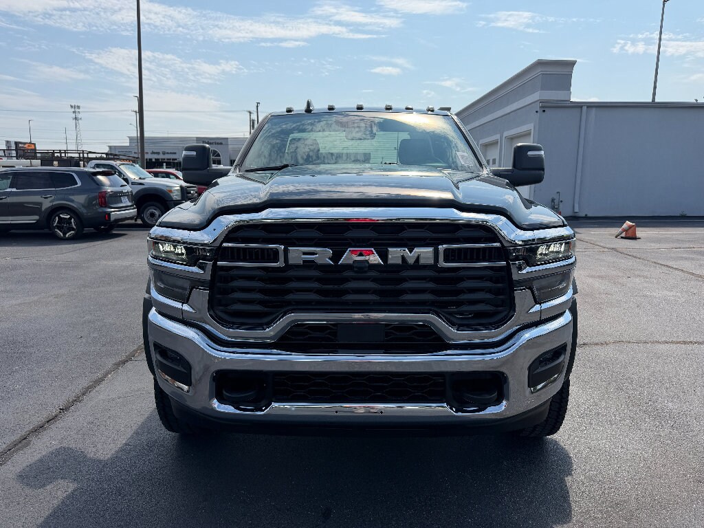 New 2026 Ram 5500 Chassis Cab TRADESMAN REGULAR 4X4 108' CA Pickup