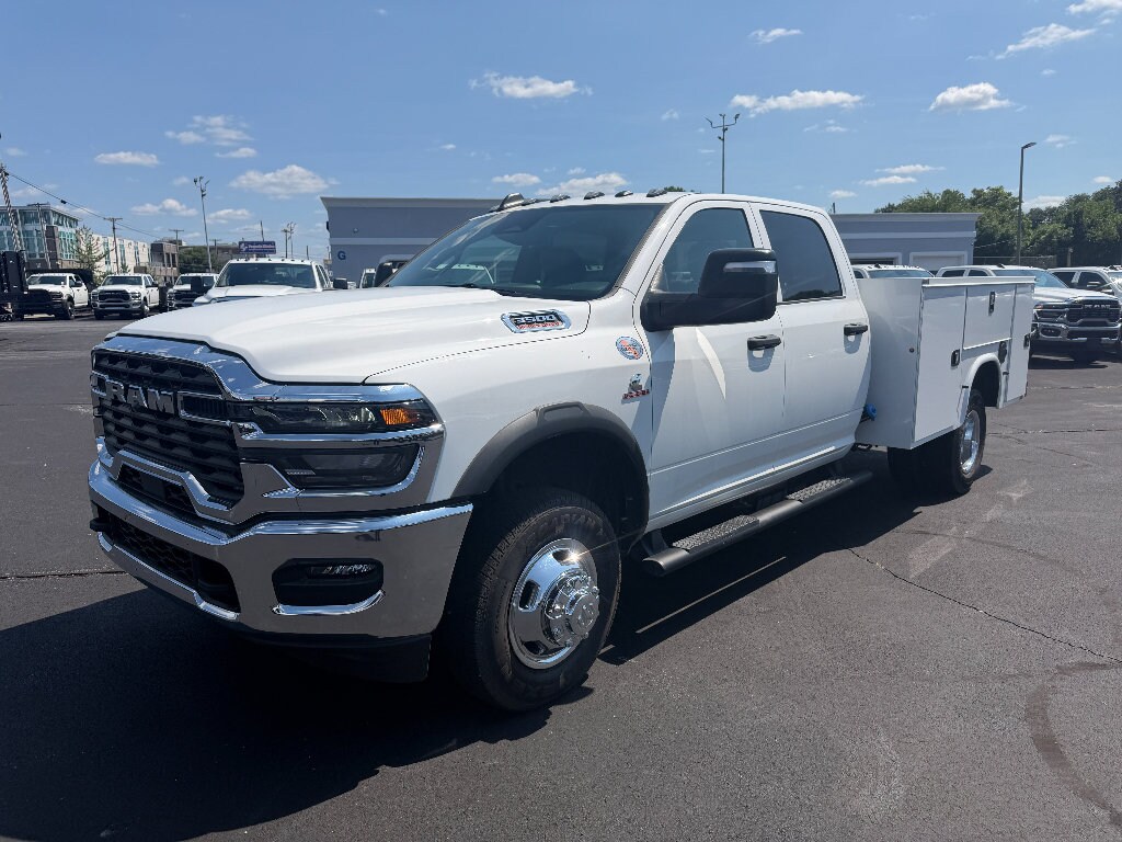 New 2026 Ram 3500 Chassis Cab TRADESMAN CREW 4X4 60' CA Pickup