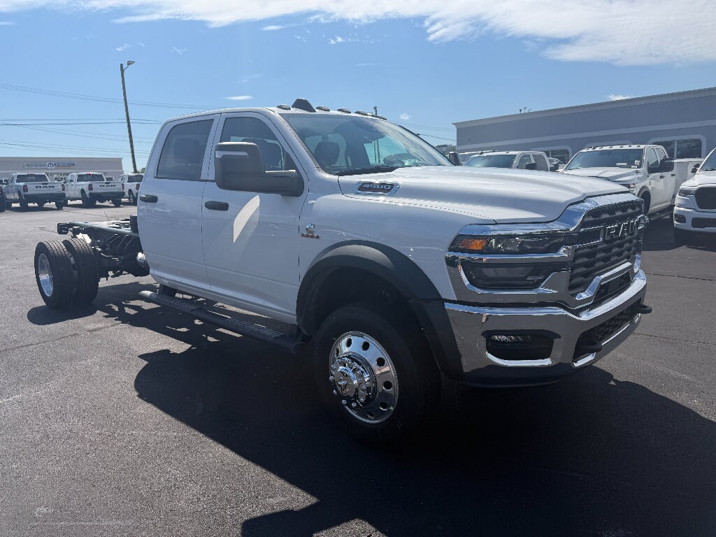 New 2026 Ram 4500 Chassis Cab TRADESMAN CREW 4X4 84' CA Pickup