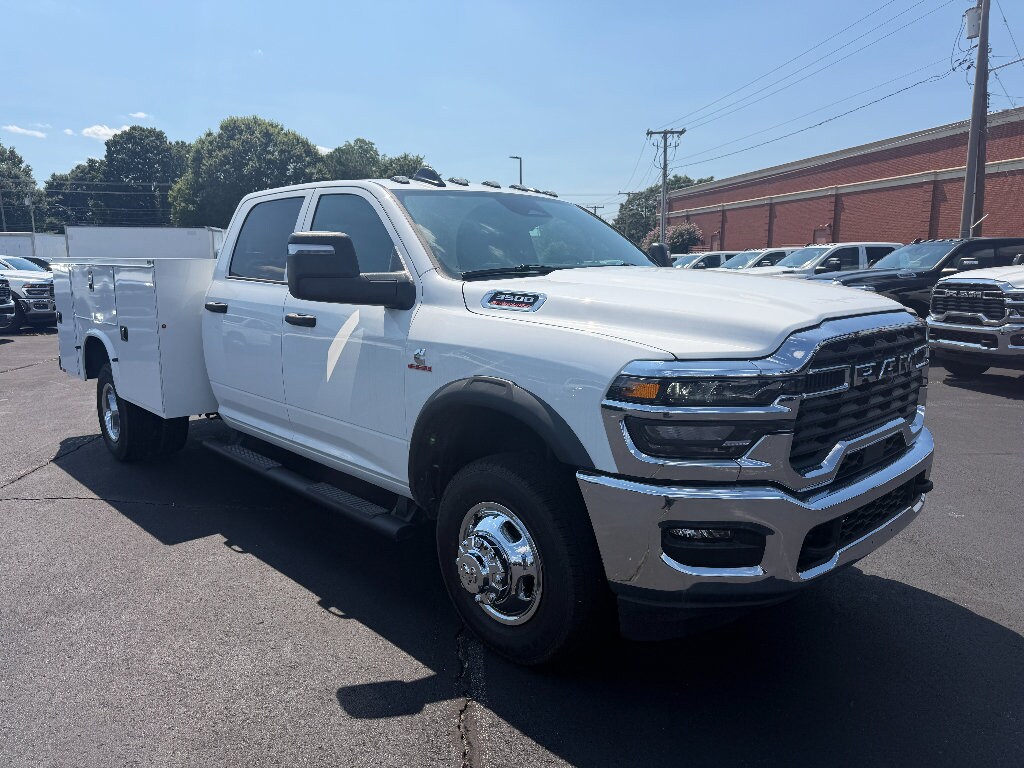 New 2026 Ram 3500 Chassis Cab TRADESMAN CREW 4X4 60' CA Pickup