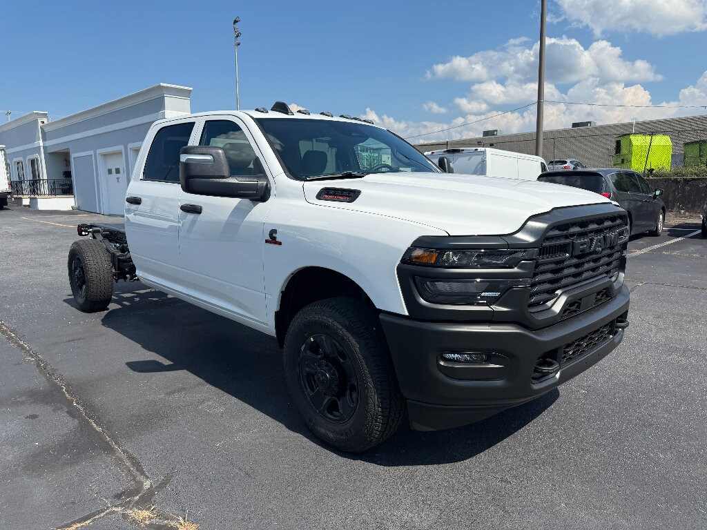 New 2026 Ram 3500 Chassis Cab TRADESMAN CREW 4X4 60' CA Pickup