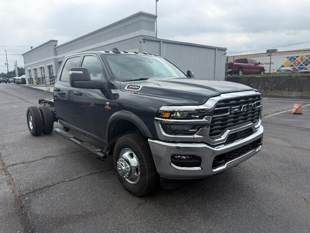 New 2026 Ram 3500 Chassis Cab TRADESMAN CREW 4X4 60' CA Pickup