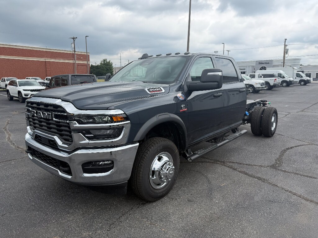 New 2026 Ram 3500 Chassis Cab TRADESMAN CREW 4X4 60' CA Pickup