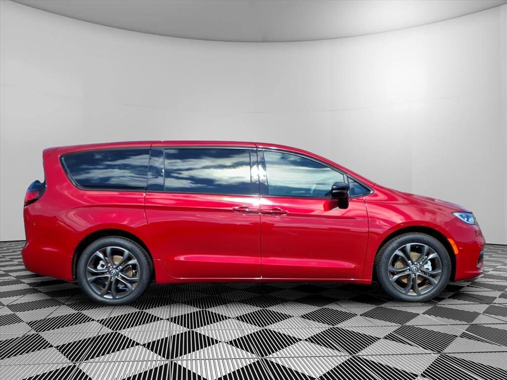 New 2026 Chrysler Pacifica SELECT Passenger Van