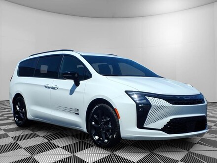 2027 Chrysler Pacifica SELECT Passenger Van