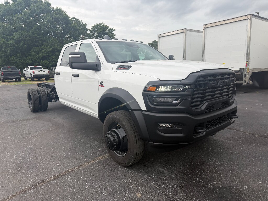 New 2026 Ram 4500 Chassis Cab TRADESMAN CREW 4X4 84' CA Pickup