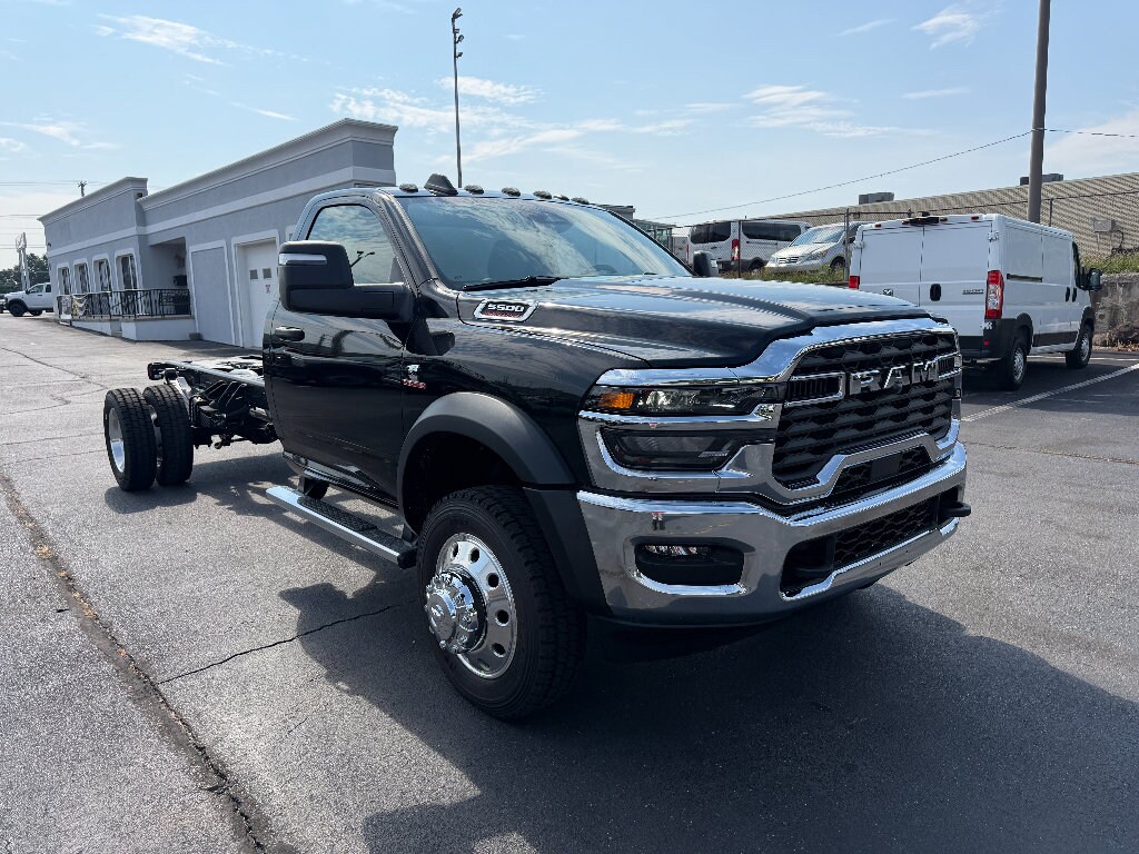 New 2026 Ram 5500 Chassis Cab TRADESMAN REGULAR 4X4 108' CA Pickup