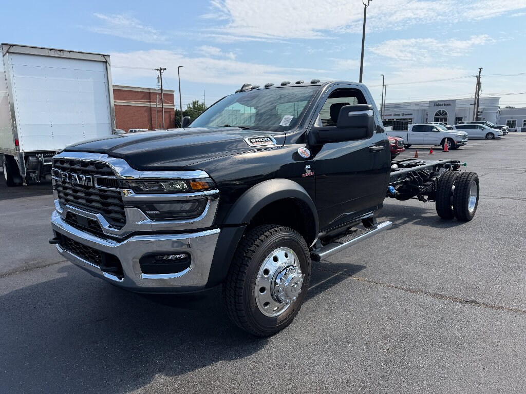 New 2026 Ram 5500 Chassis Cab TRADESMAN REGULAR 4X4 108' CA Pickup